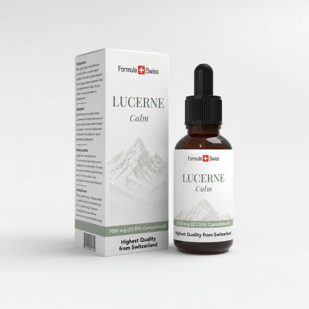 Formula Swiss Lucerna Botella y embalaje de calma sobre fondo blanco