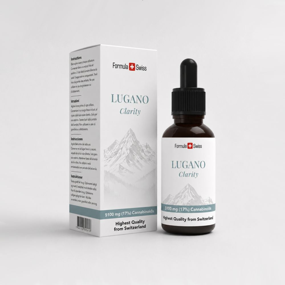 Formula Swiss Lugano Clarity botella y embalaje sobre un fondo blanco